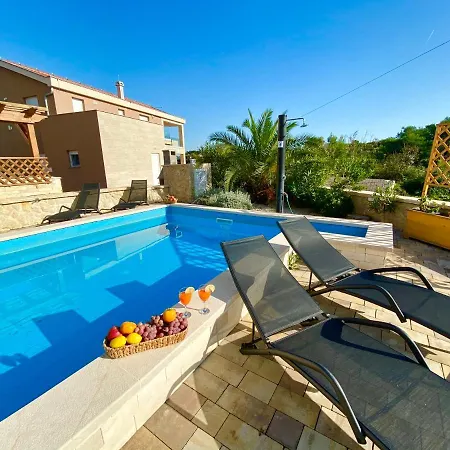 Island With Pool *