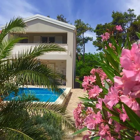 Island With Pool Vila