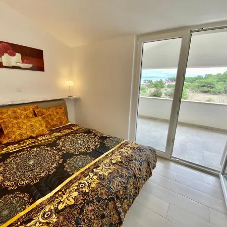 Island With Pool * Vir