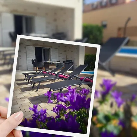 Island With Pool Vila Vir