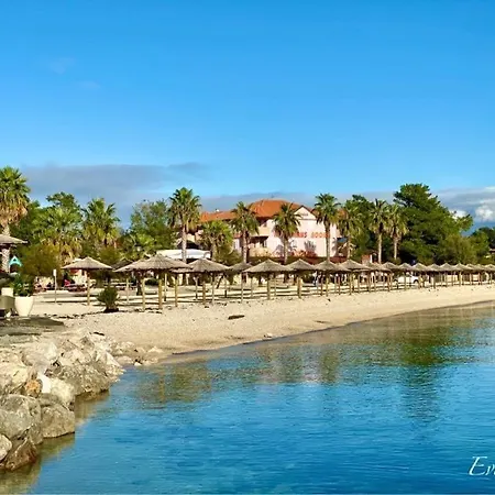 Island With Pool Vila