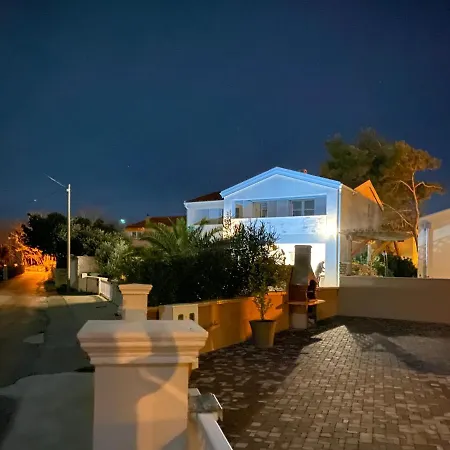 Island With Pool Vila Vir