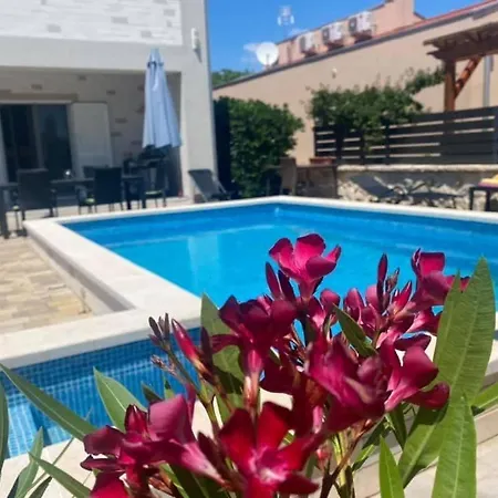 Island With Pool Vila Vir