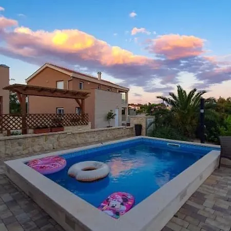 Vila Island With Pool *