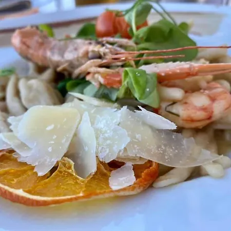 Island With Pool * Vir