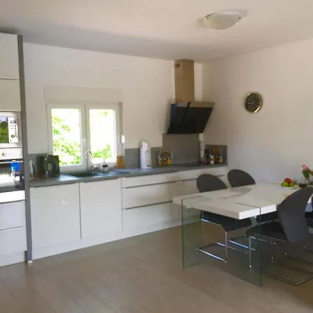 Island With Pool * Vir