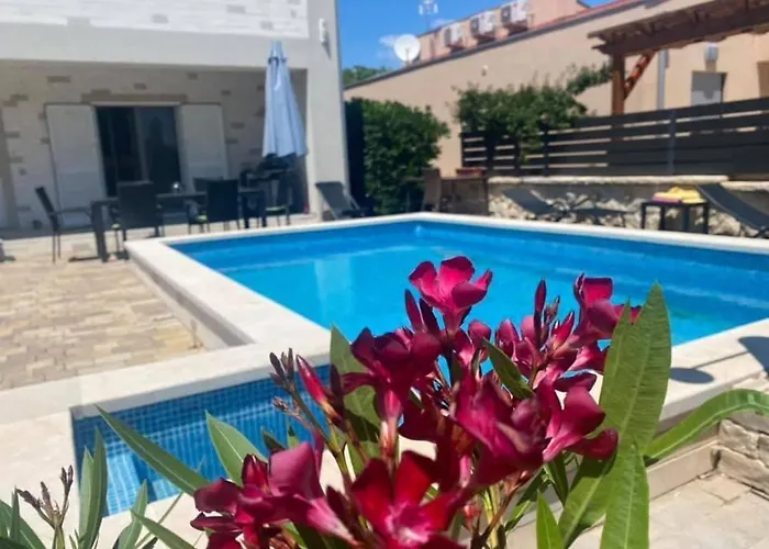 Island With Pool Βίλα Vir