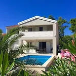 Island With Pool Vila