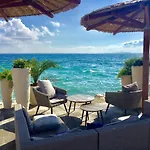Island With Pool * فير