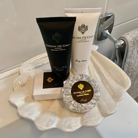 ヴィラ Island With Pool