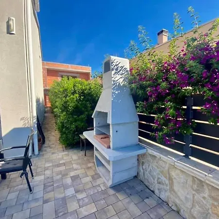 Island With Pool 别墅