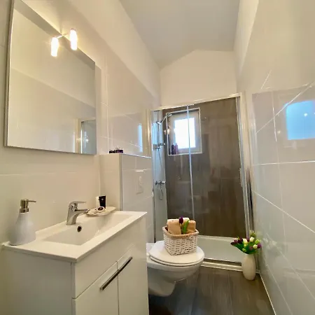 Island With Pool * ヴィル