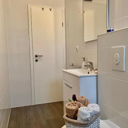 Island With Pool * 维尔