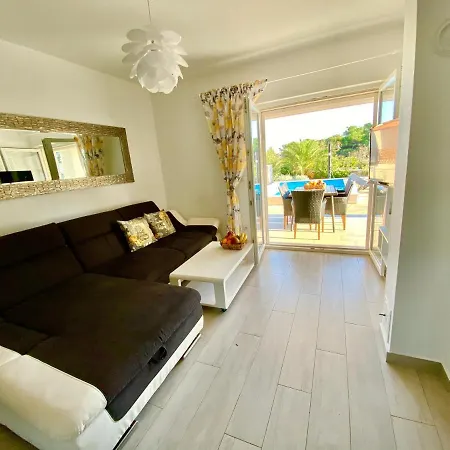 Villa Island With Pool *