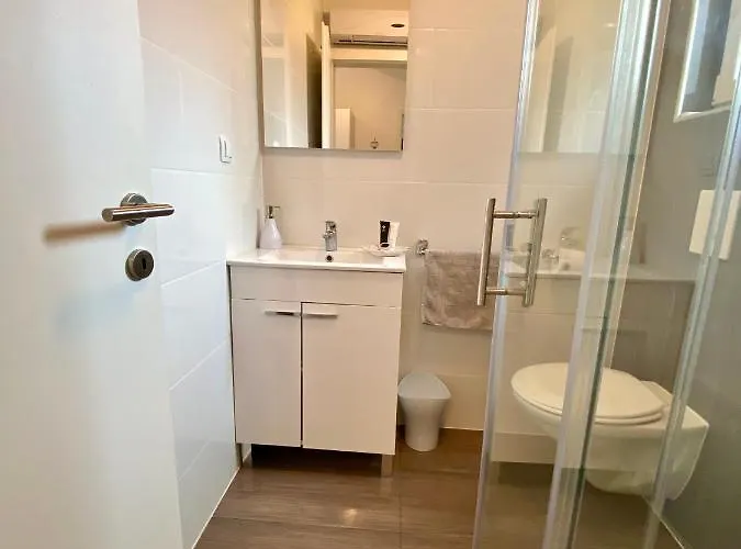 Island With Pool * Вир