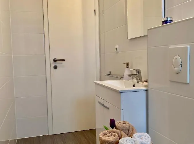 Island With Pool * فير