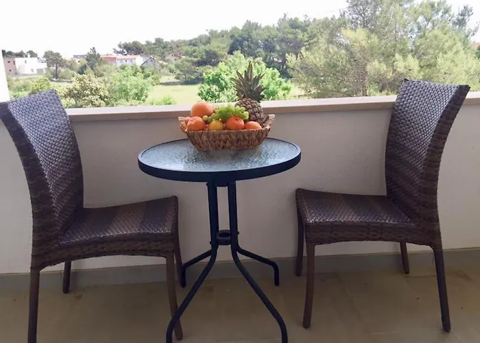 Island With Pool Вилла Вир