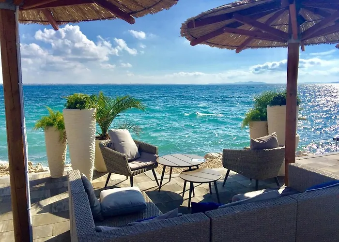 Island With Pool * Вир