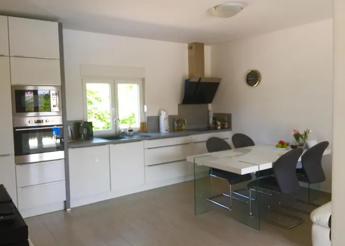 Island With Pool * Вир